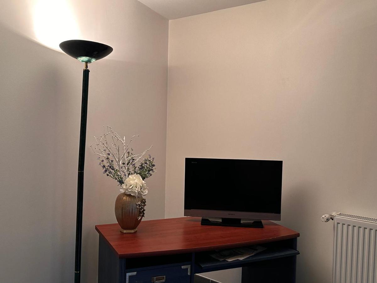 Un Studio Dans La Residence Sjt Alençon Eksteriør bilde