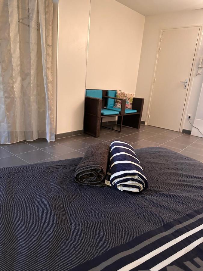 Un Studio Dans La Residence Sjt Alençon Eksteriør bilde