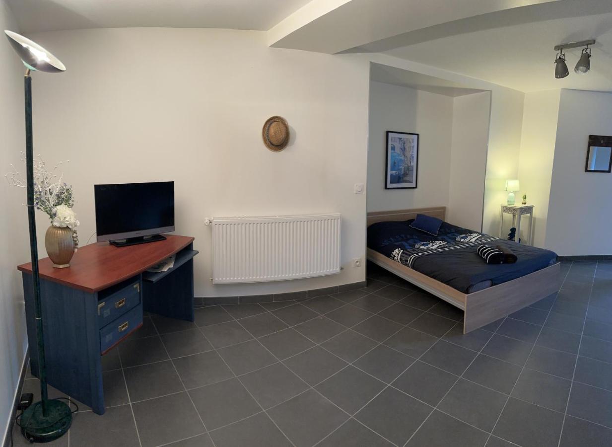 Un Studio Dans La Residence Sjt Alençon Eksteriør bilde